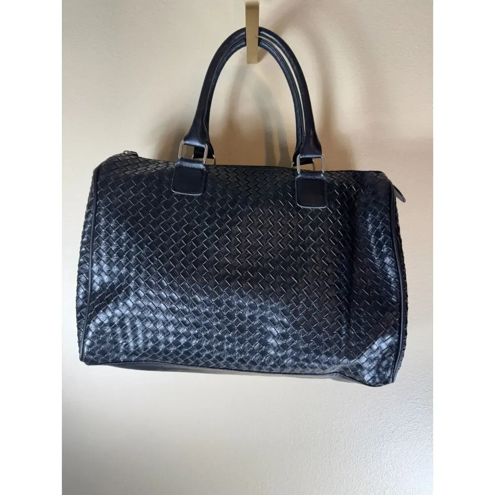 Paris Hilton Purse, Black woven faux leather, Pink interior, medium